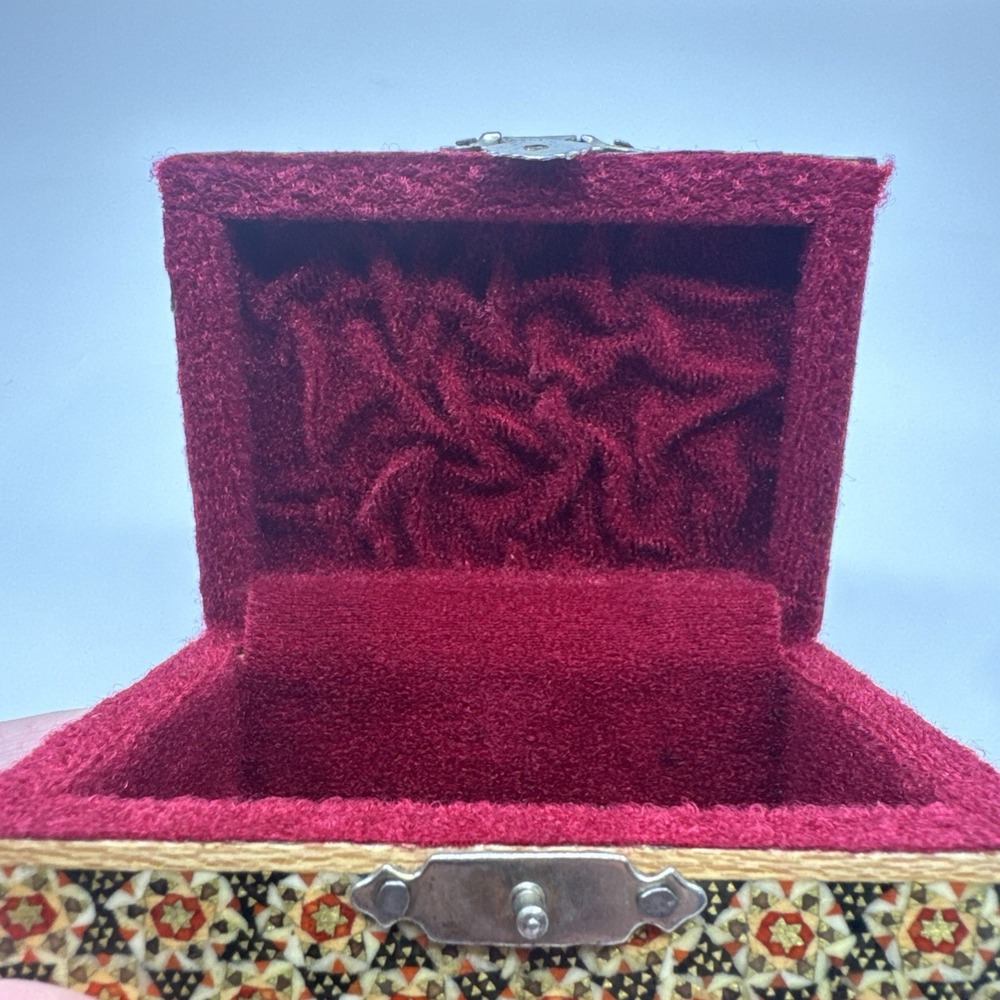 Persian‎ Khatam Wood Trinket Box Hand Made Inlaid With Hunting Scenes On Lid - Picture 3 of 16